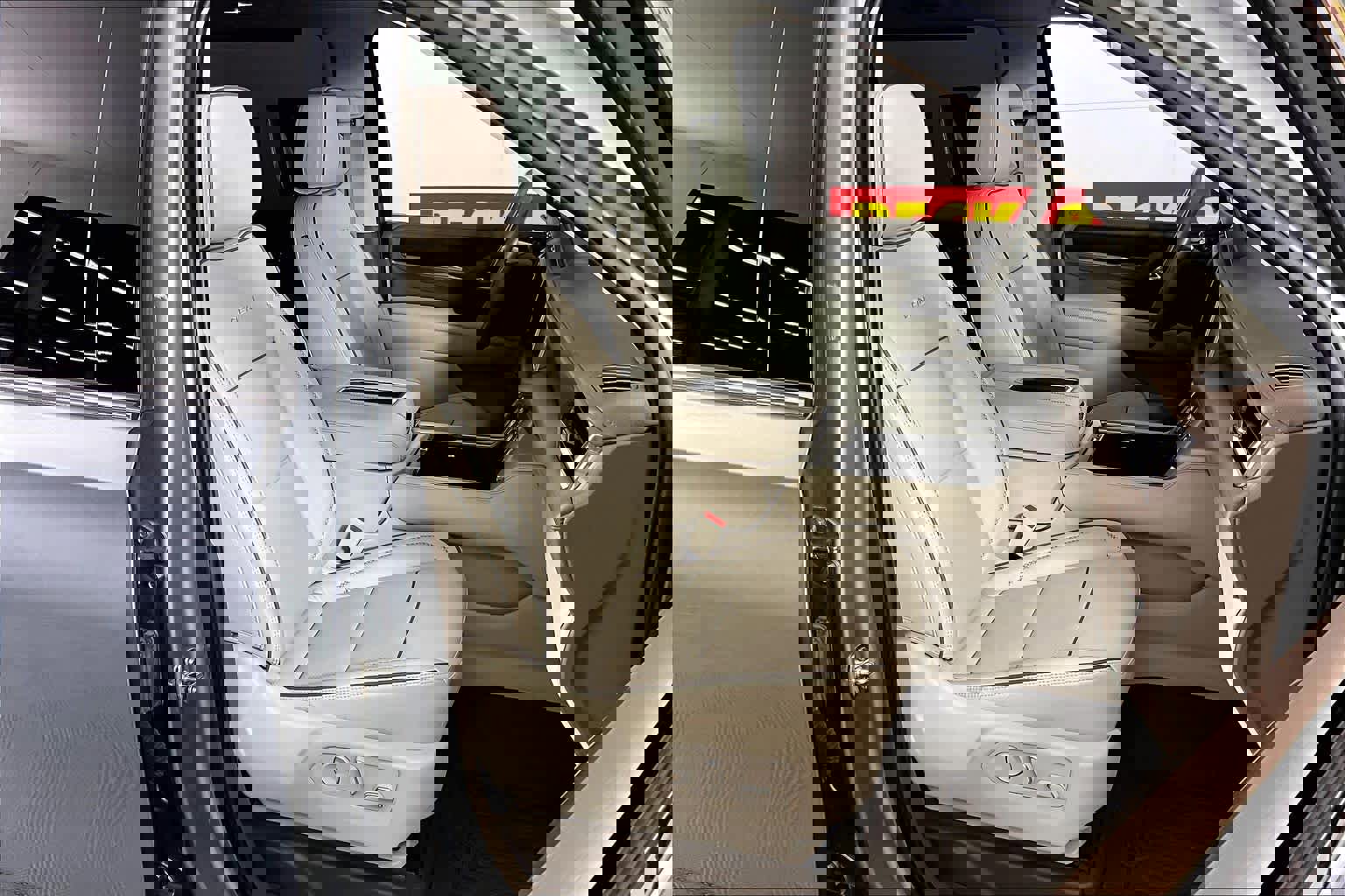 Used 2023 GMC Yukon XL Denali w/ Denali Reserve Package image 8