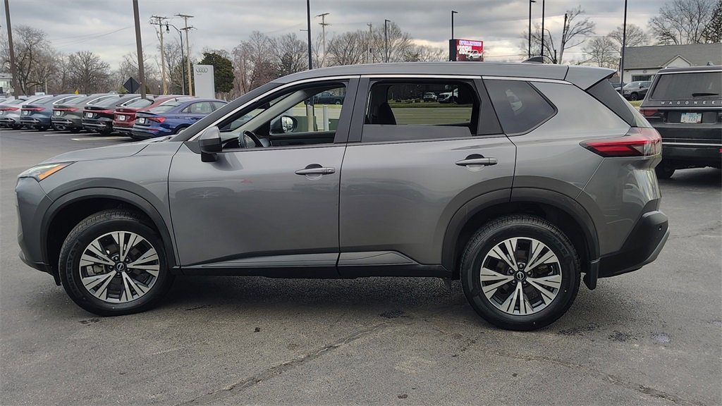 Used 2023 Nissan Rogue SV image 5