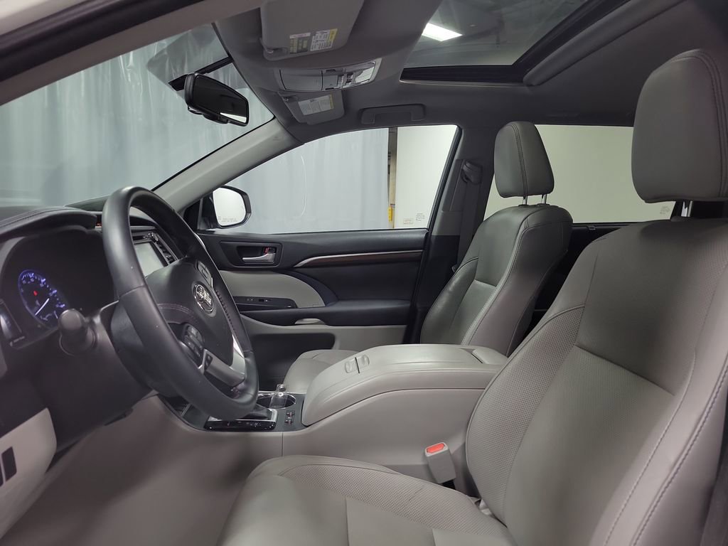 Used 2016 Toyota Highlander Limited image 12