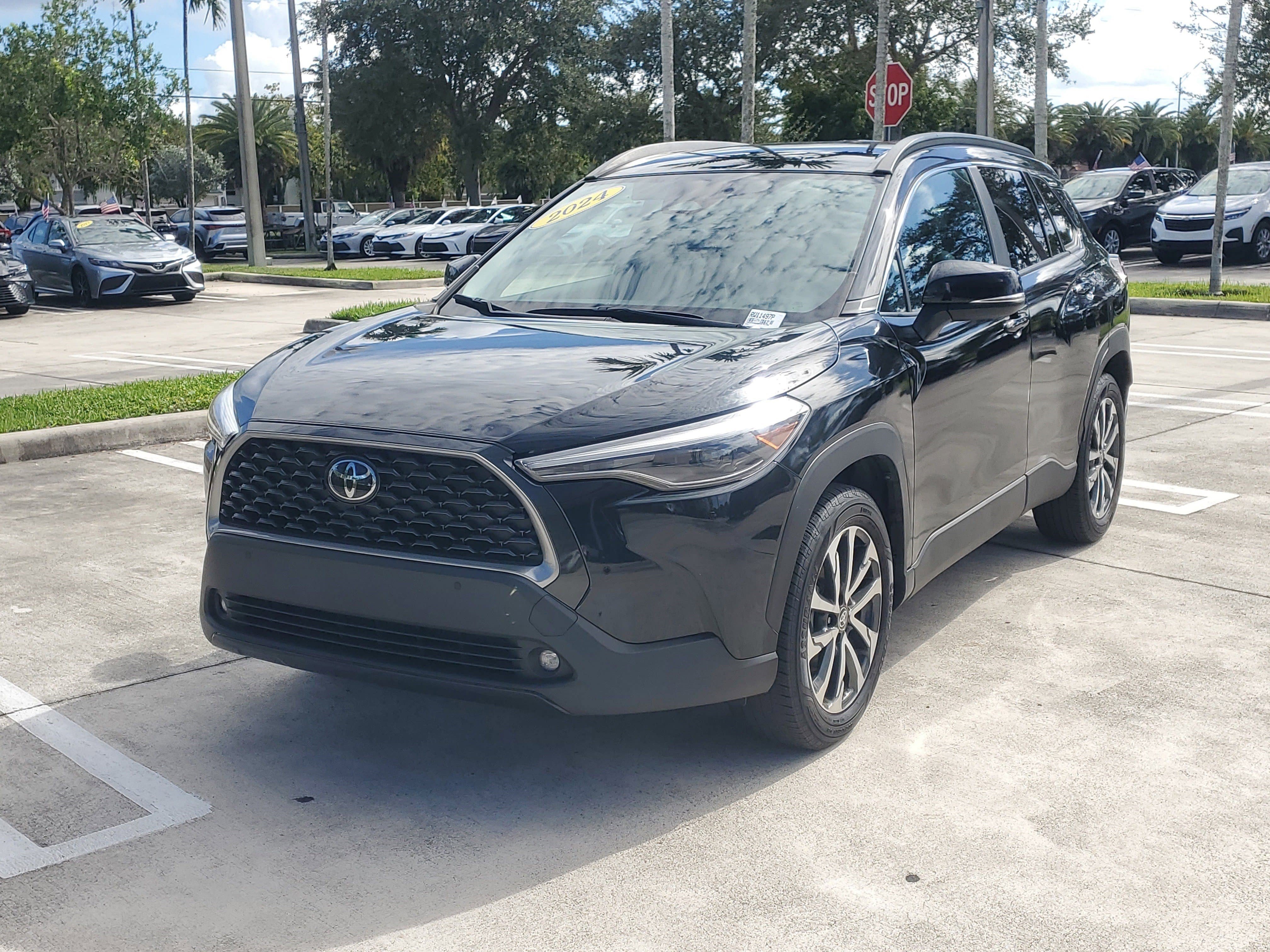 Used 2024 Toyota Corolla Cross XLE image 7