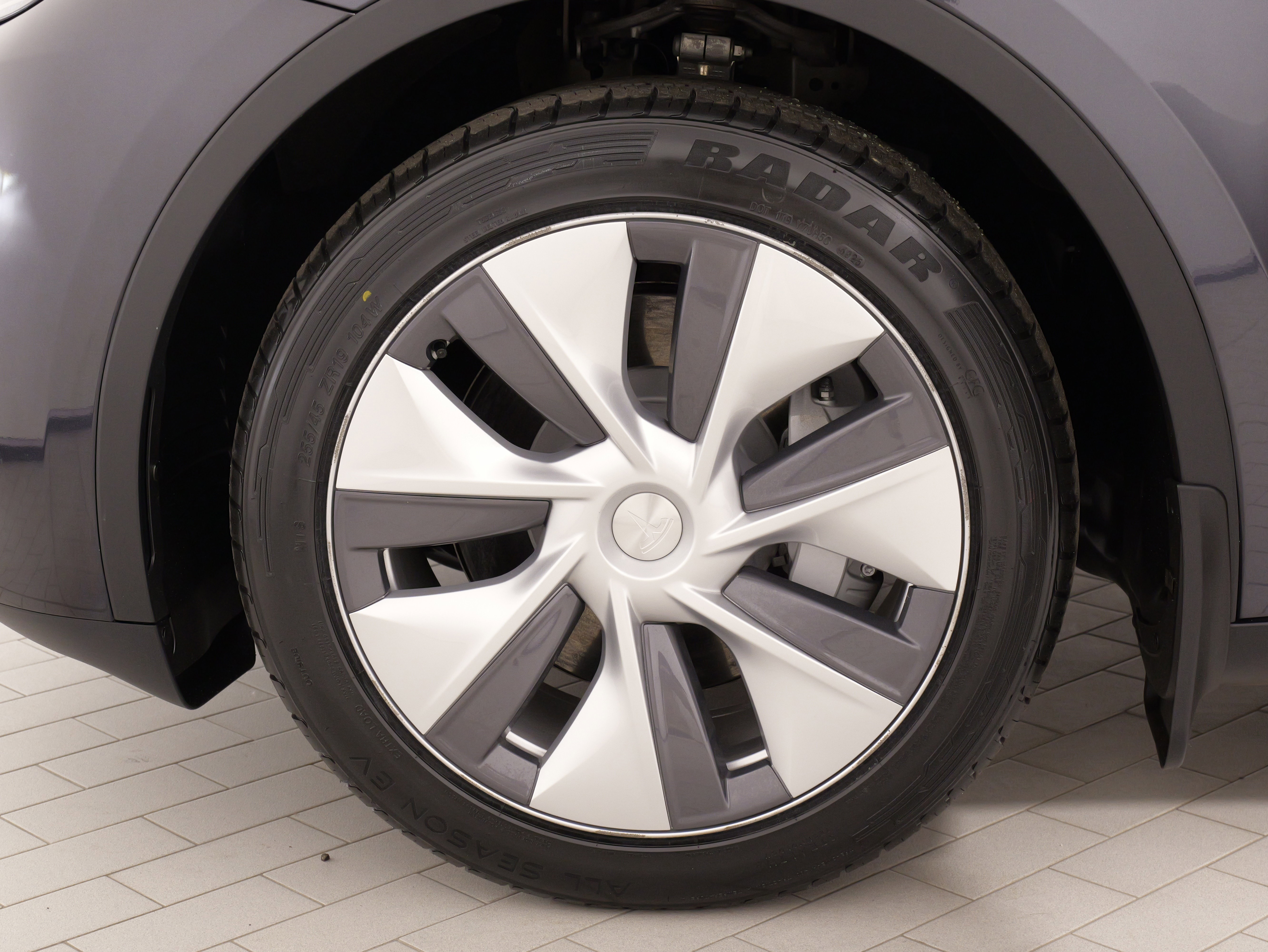 Used 2024 Tesla Model Y Long Range AWD/4WD image 64