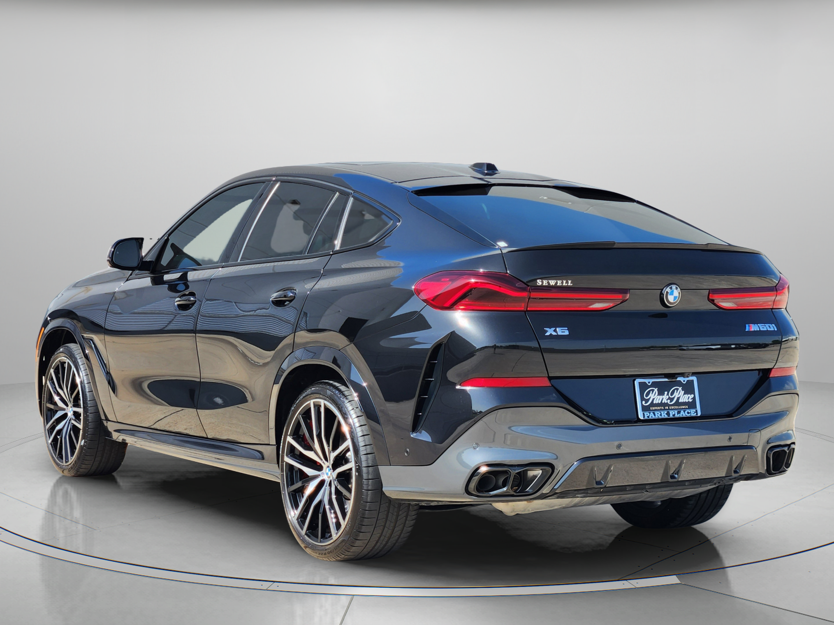 Used 2025 BMW X6 M60i AWD/4WD image 3