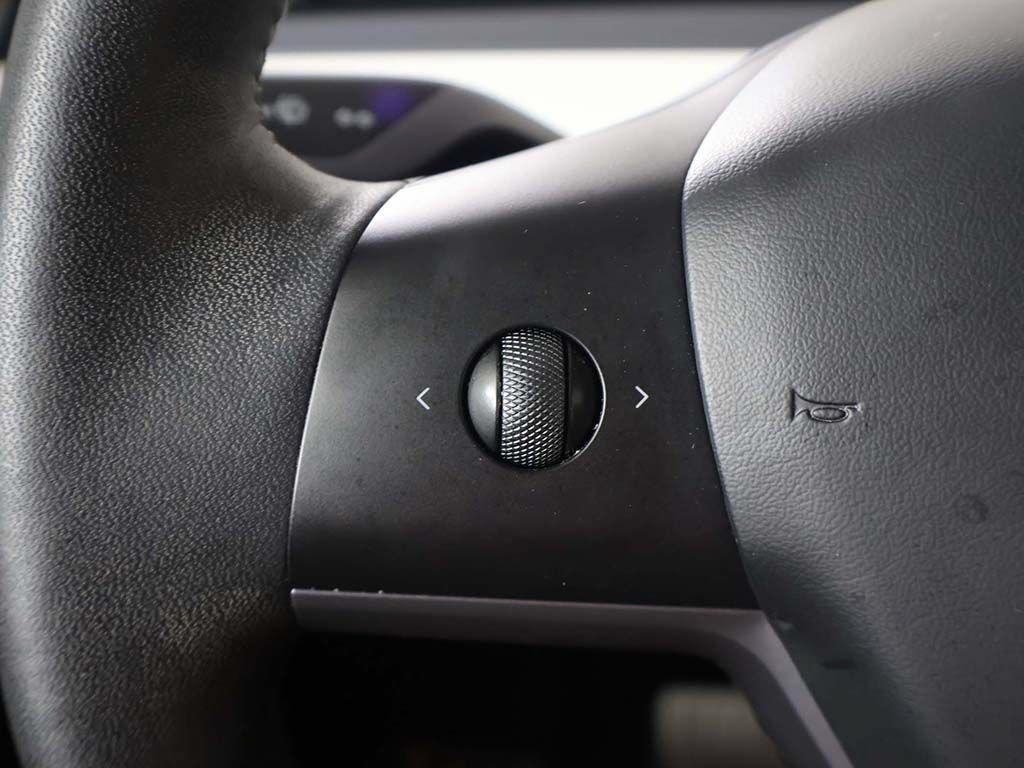 Used 2023 Tesla Model Y Performance AWD/4WD image 38