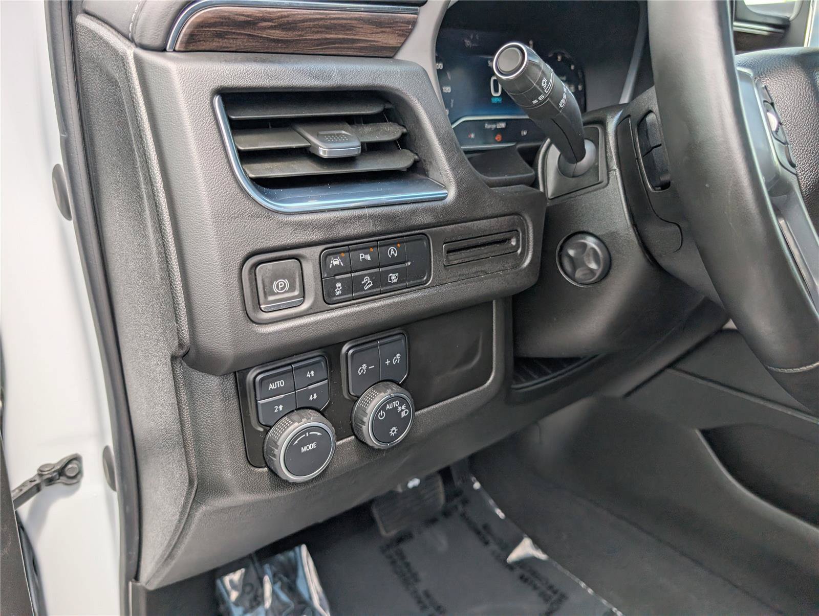 Used 2023 Chevrolet Tahoe Z71 w/ Luxury Package AWD/4WD image 26
