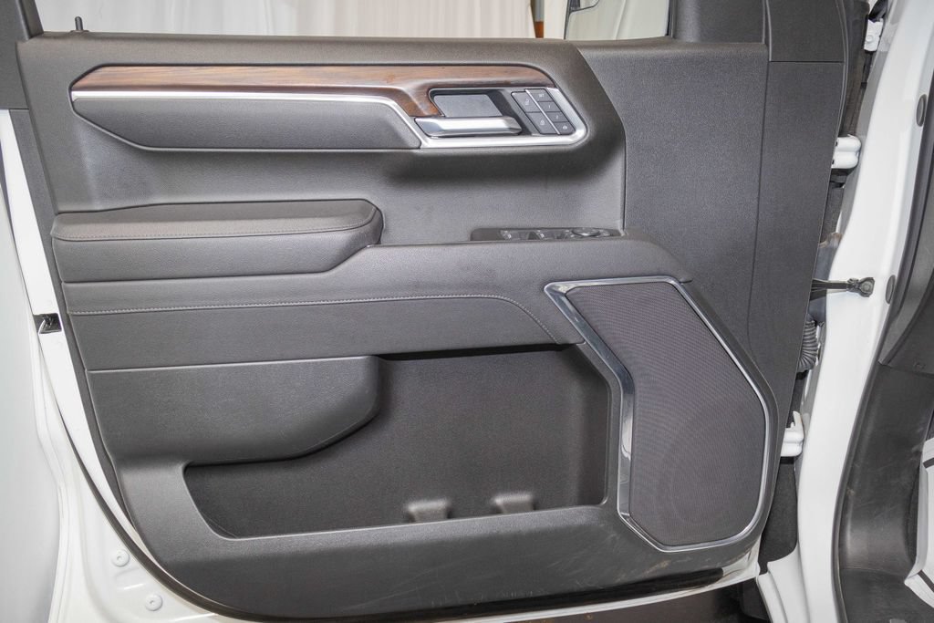 Used 2025 GMC Sierra 1500 SLT AWD/4WD image 11