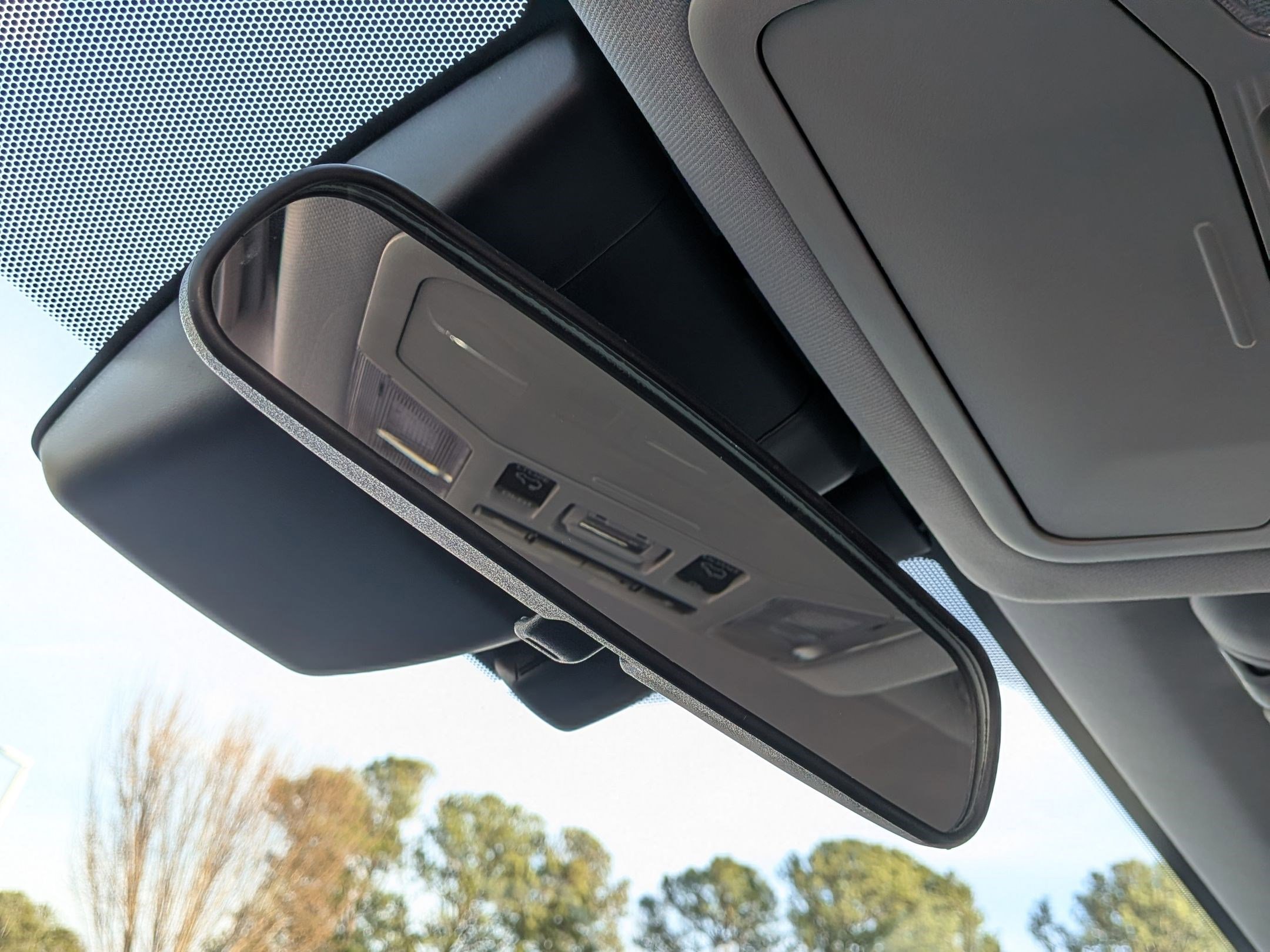 Used 2020 Toyota RAV4 XLE Premium image 29