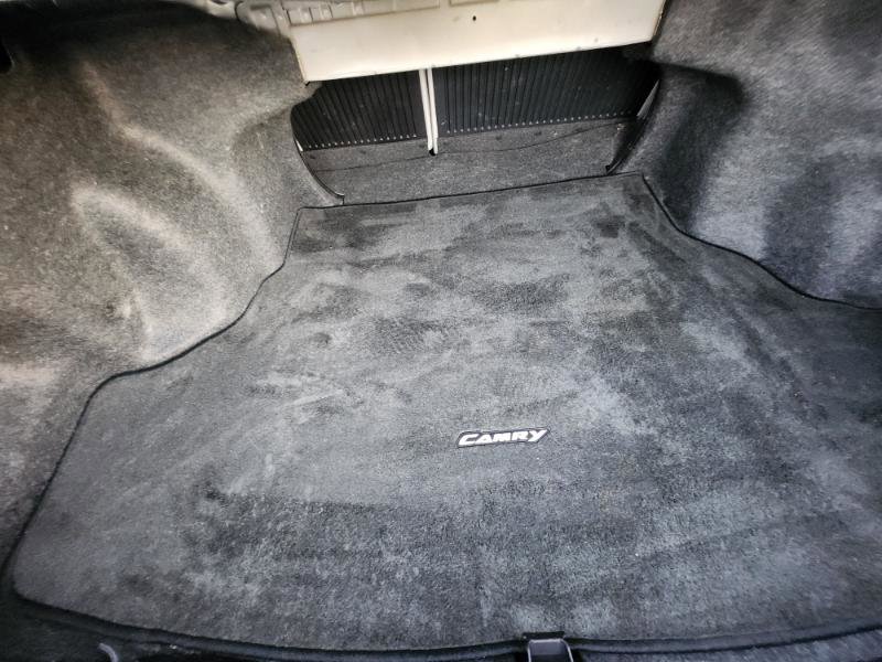 Used 2015 Toyota Camry LE image 27