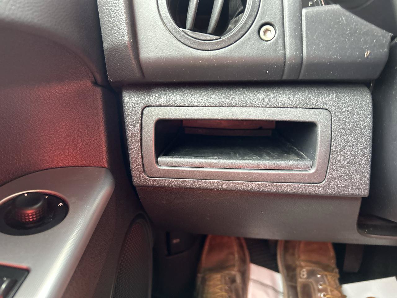 Used 2008 Jeep Commander Sport AWD/4WD image 25