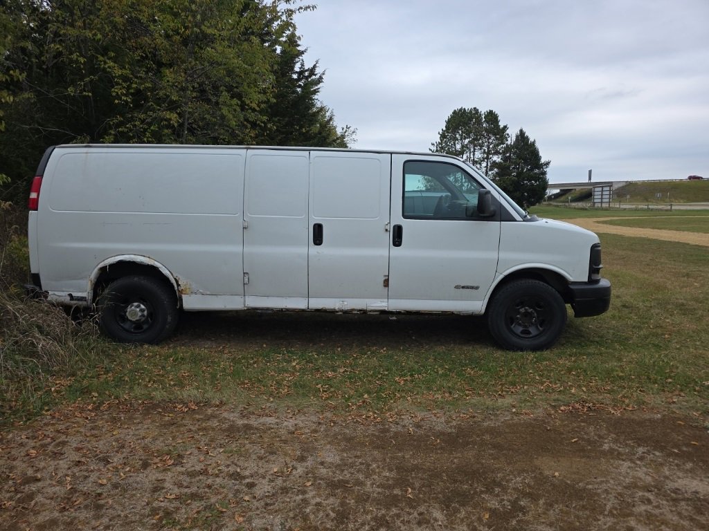 Used 2004 Chevrolet Express 3500 Base image 4