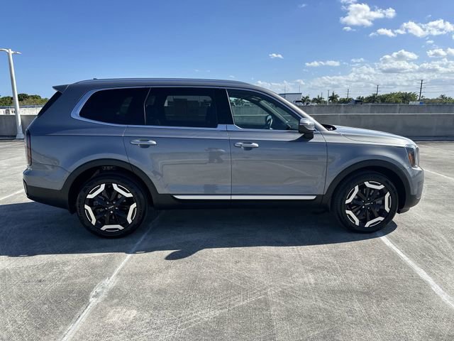 Used 2024 Kia Telluride EX w/ EX Captain's Chair Package image 21