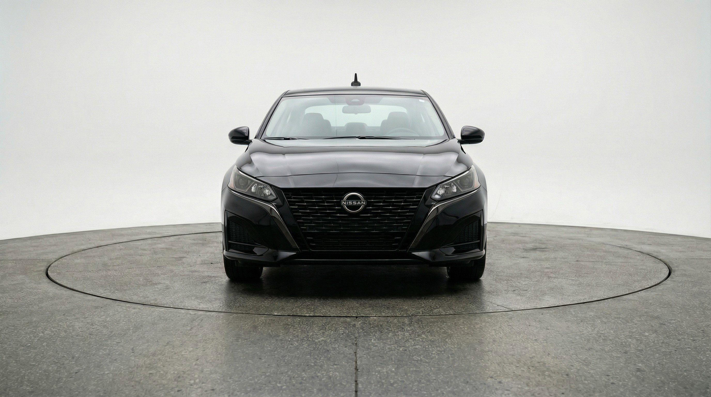 Used 2025 Nissan Altima 2.5 SV image 2