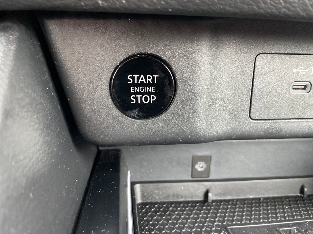 Used 2024 Nissan Rogue SL image 30