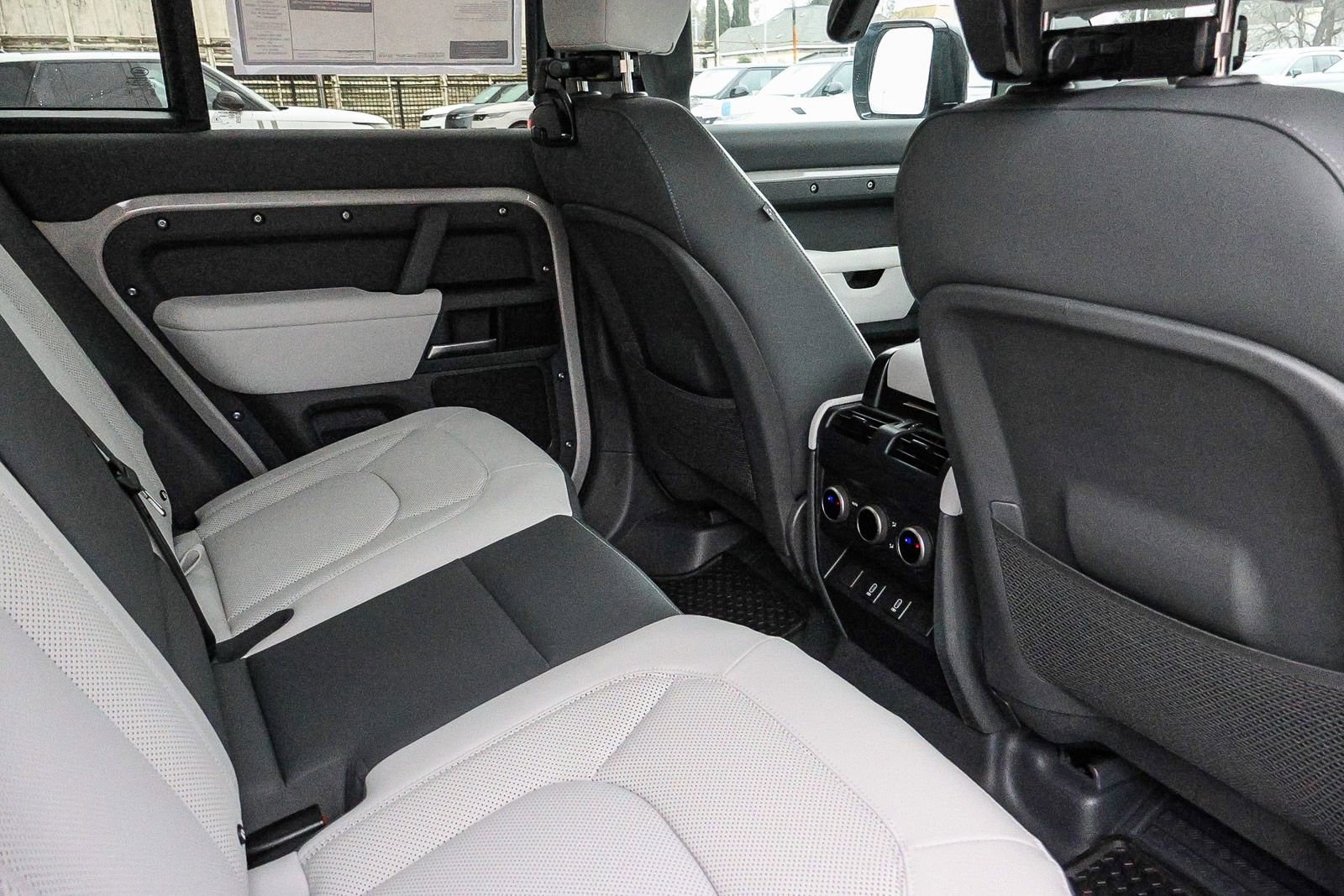 New 2026 Land Rover Defender 110 X-Dynamic SE image 20