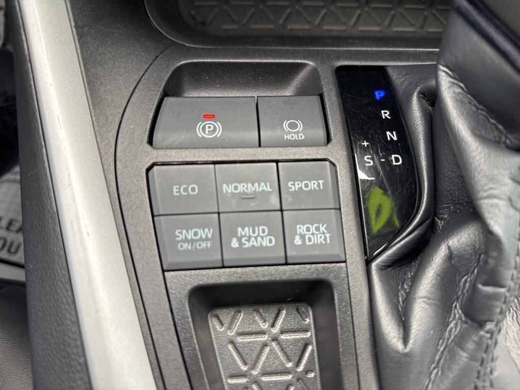 Used 2022 Toyota RAV4 XLE Premium image 27