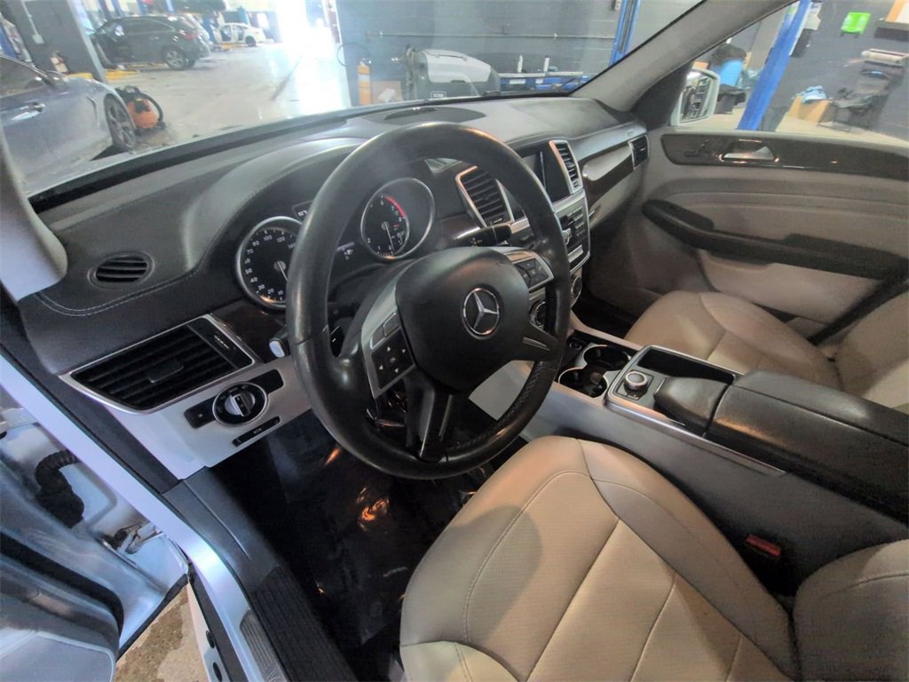 Used 2013 Mercedes-Benz ML 550 4MATIC w/ Premium 1 Pkg image 11