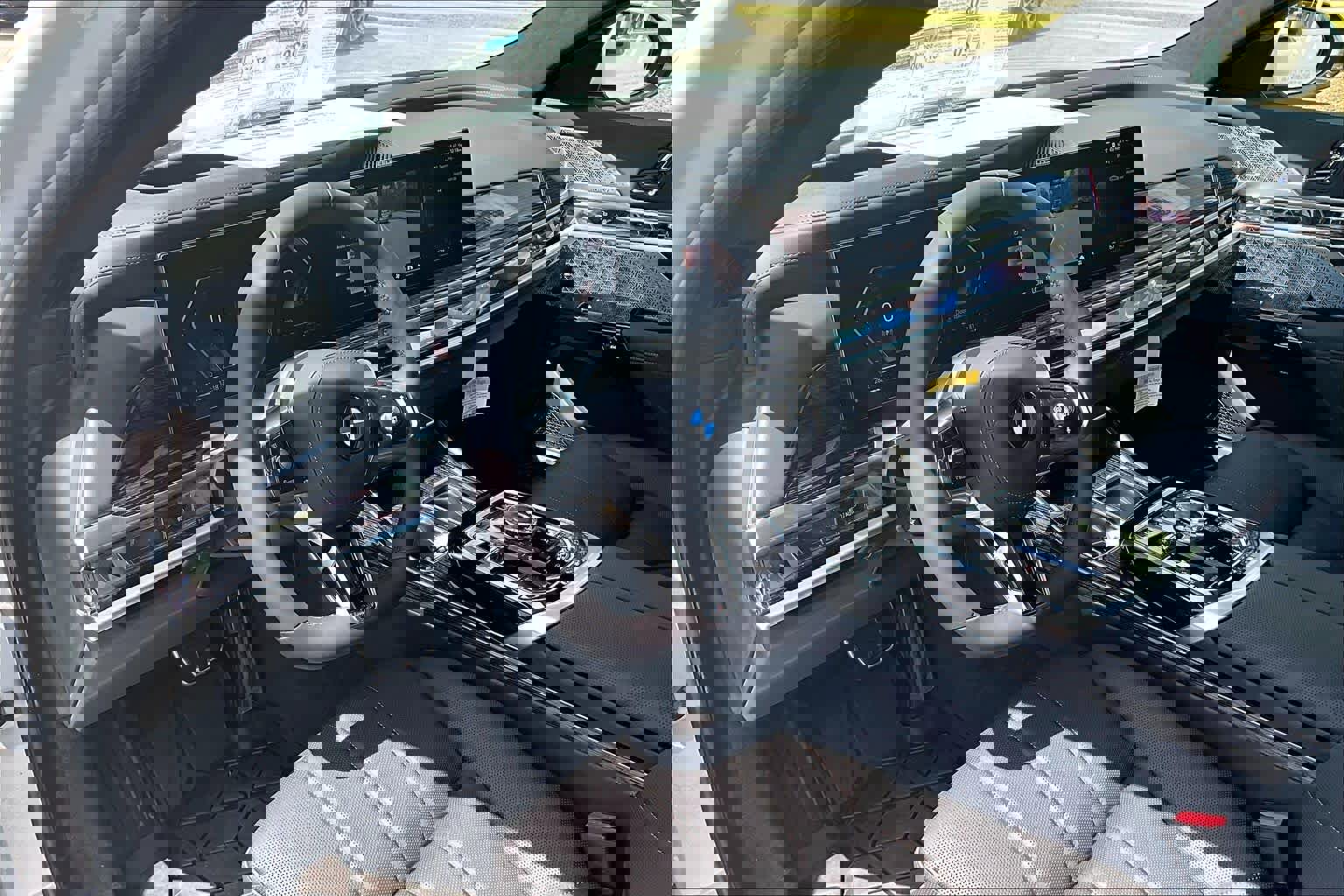 New 2026 BMW 760i xDrive w/ Luxury Rear Seating Package image 9