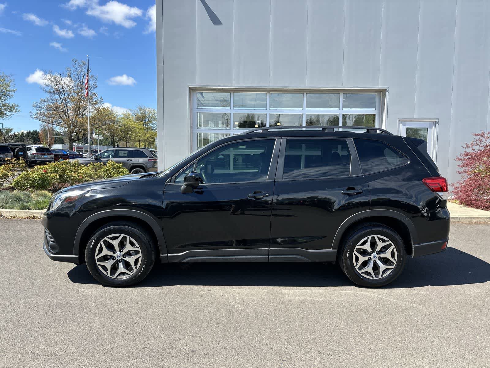 Used 2023 Subaru Forester Premium AWD/4WD image 2