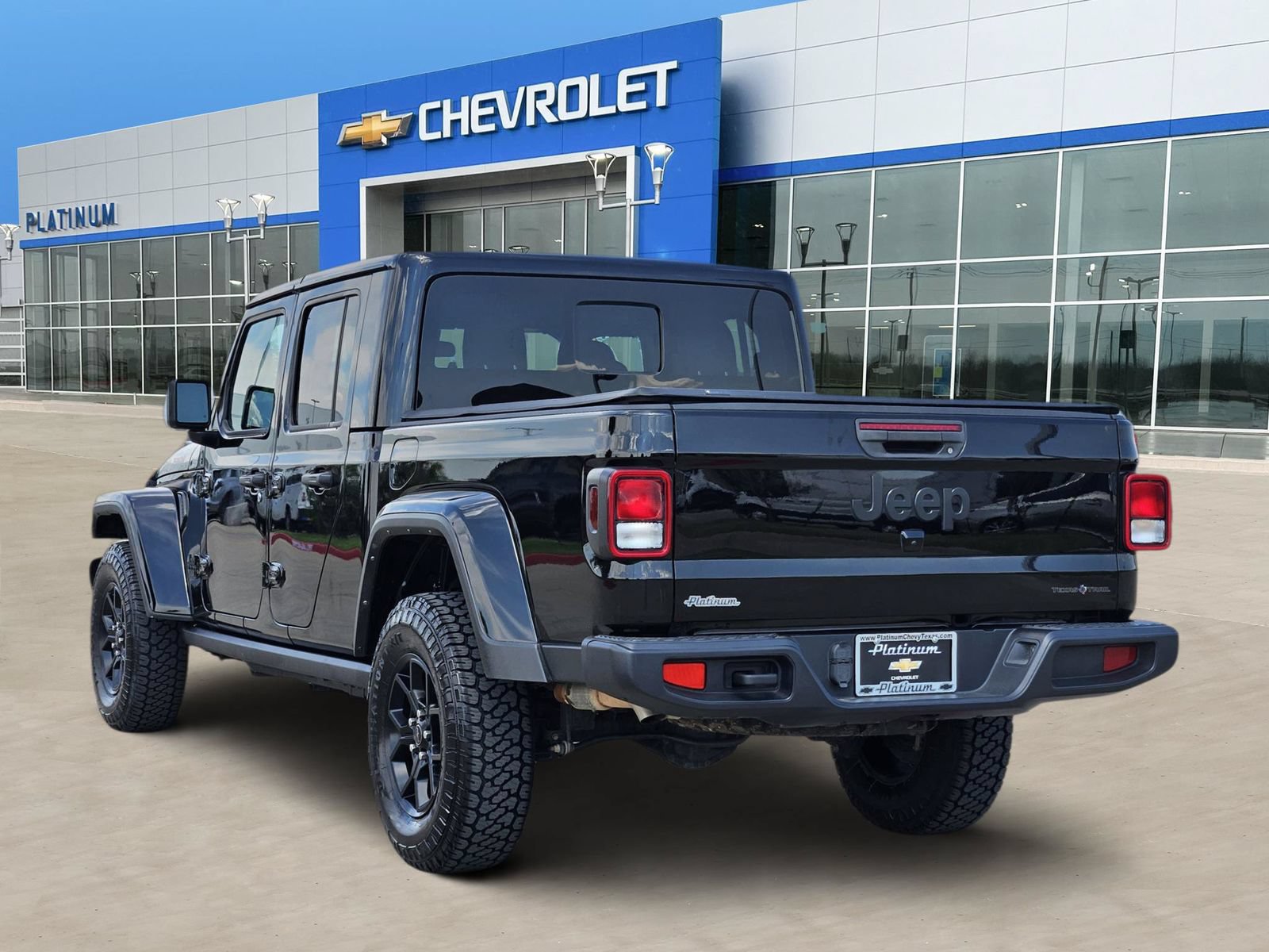 Used 2024 Jeep Gladiator Sport AWD/4WD image 4