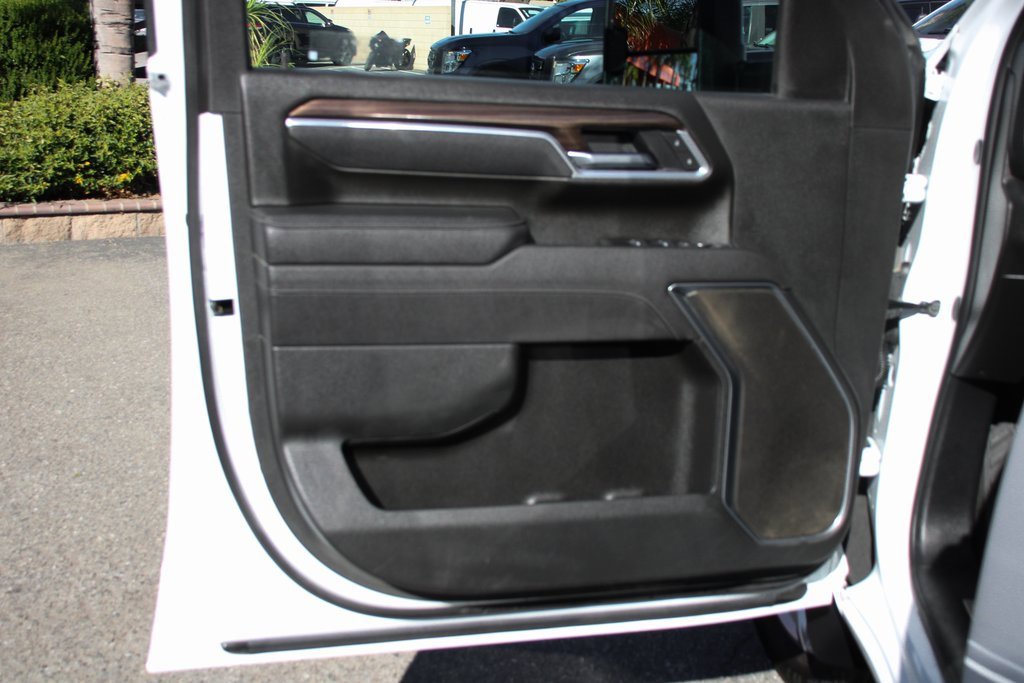 Used 2025 Chevrolet Silverado 2500 LT w/ Convenience Package image 14