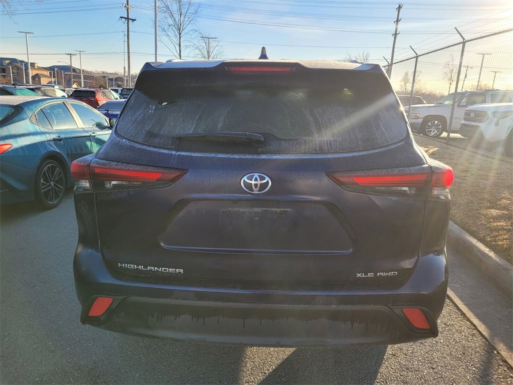 Used 2024 Toyota Highlander XLE image 6