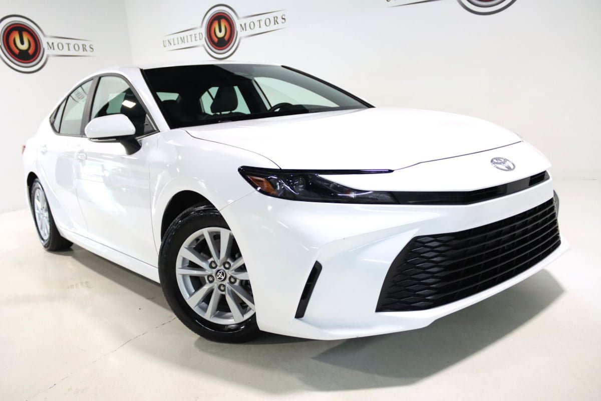 Used 2026 Toyota Camry SE FWD image 7