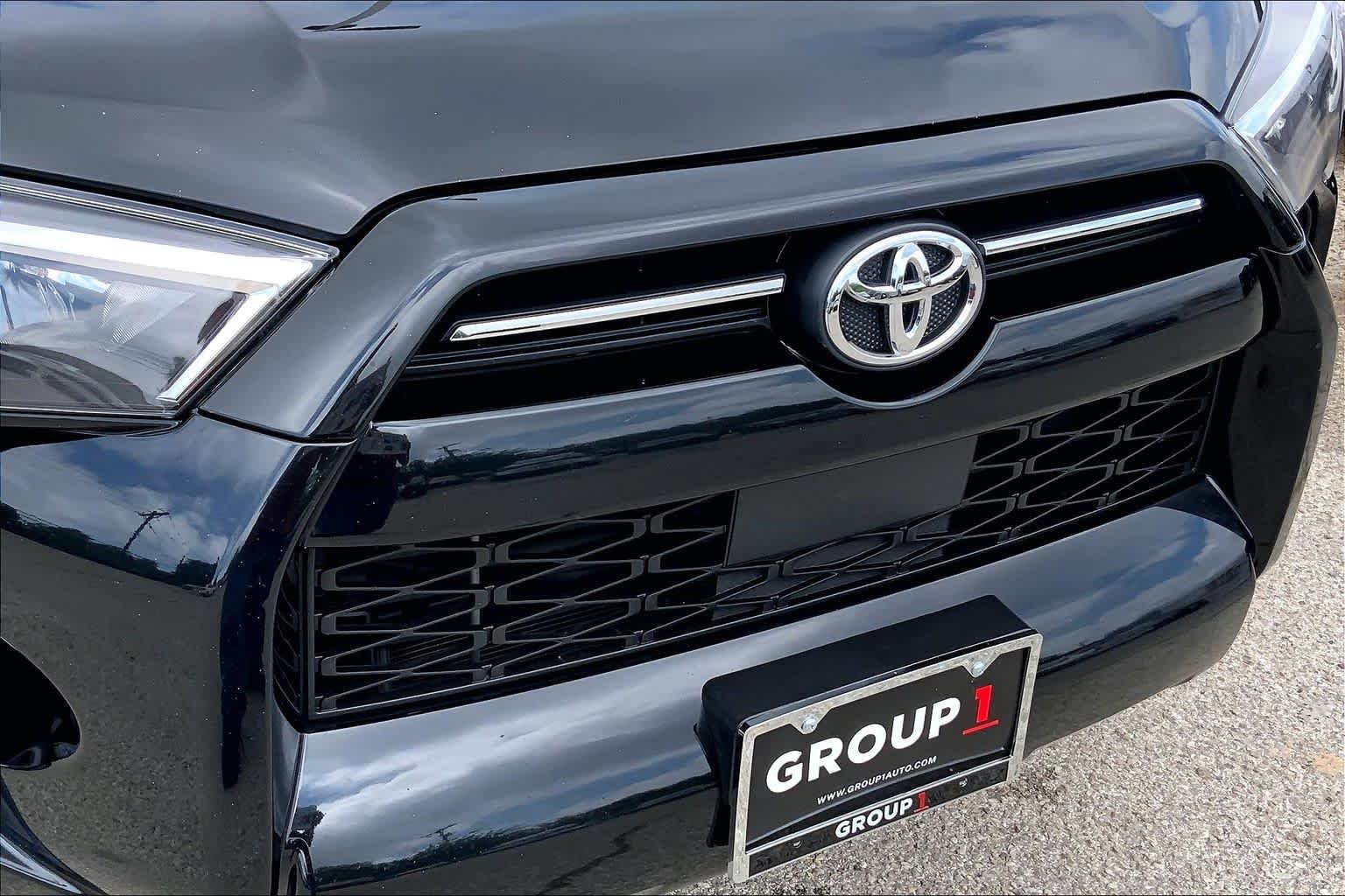 Used 2024 Toyota 4Runner SR5 AWD/4WD image 29