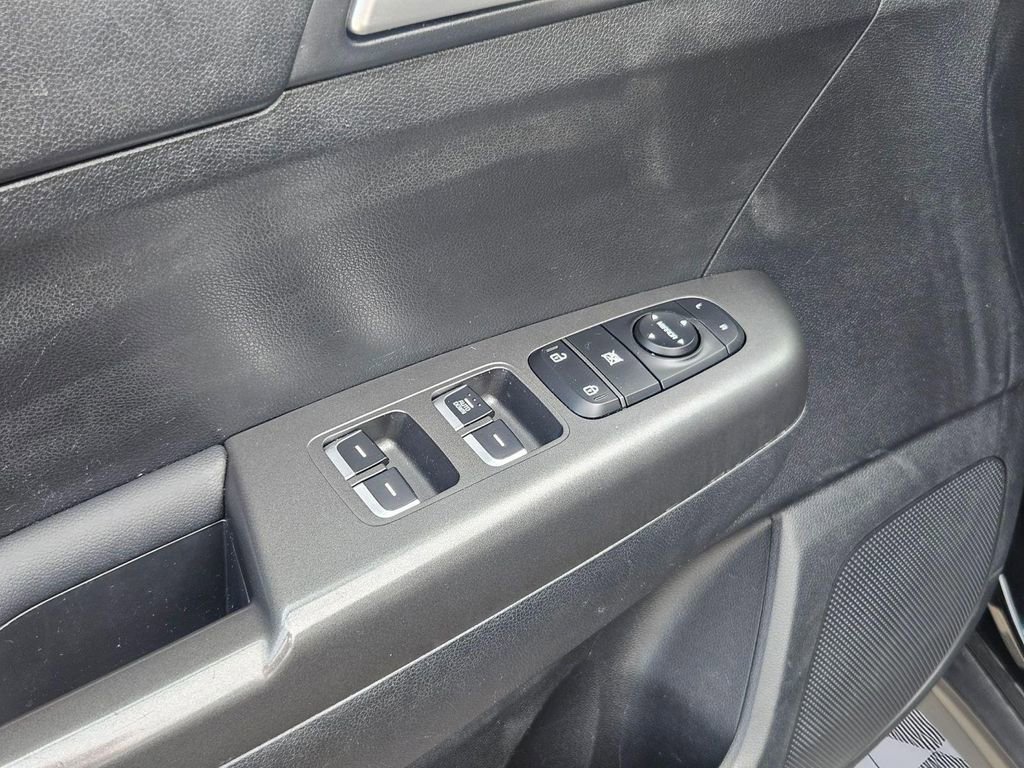 Used 2020 Kia Sportage LX image 11