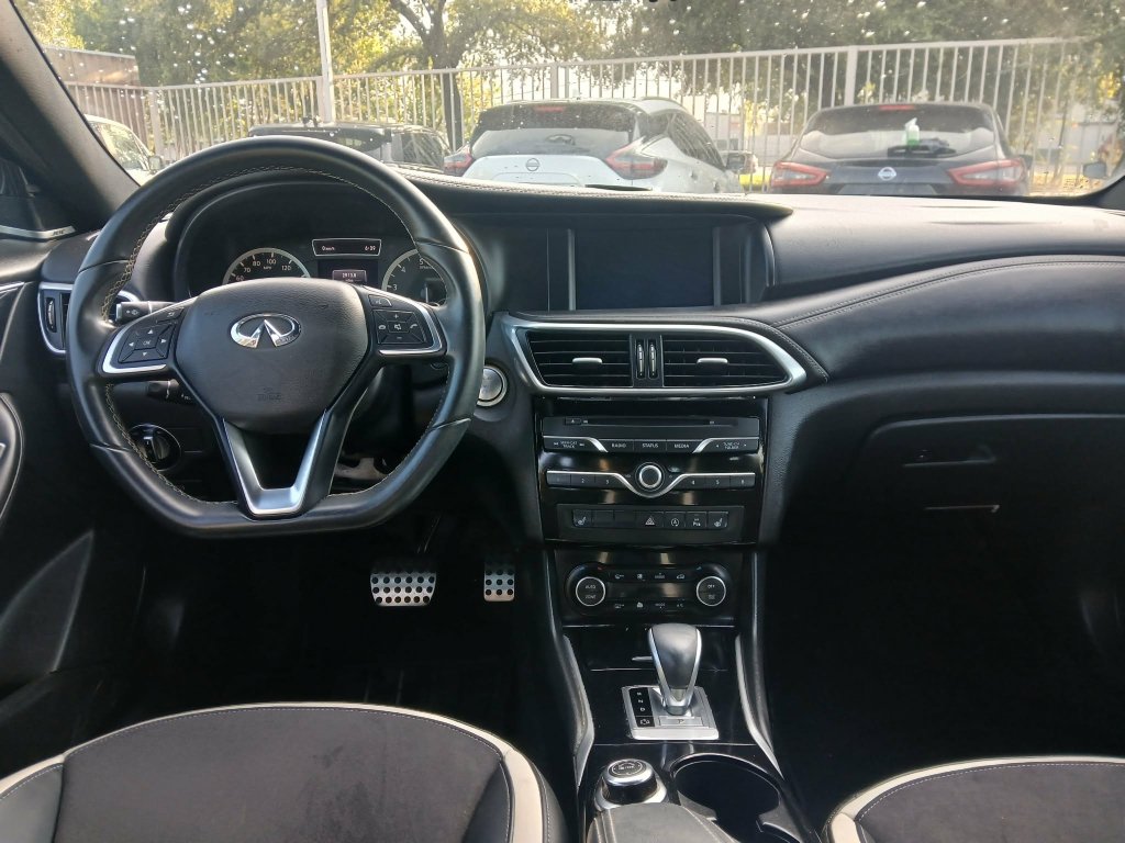 Used 2018 INFINITI QX30 Sport w/ Cargo Package FWD image 12