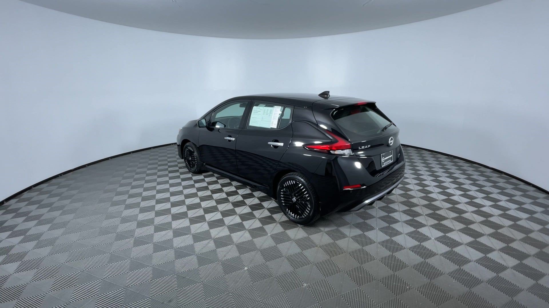 Certified 2025 Nissan Leaf SV Plus FWD image 7