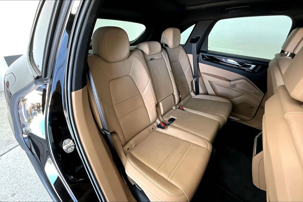 Used 2022 Porsche Cayenne image 35