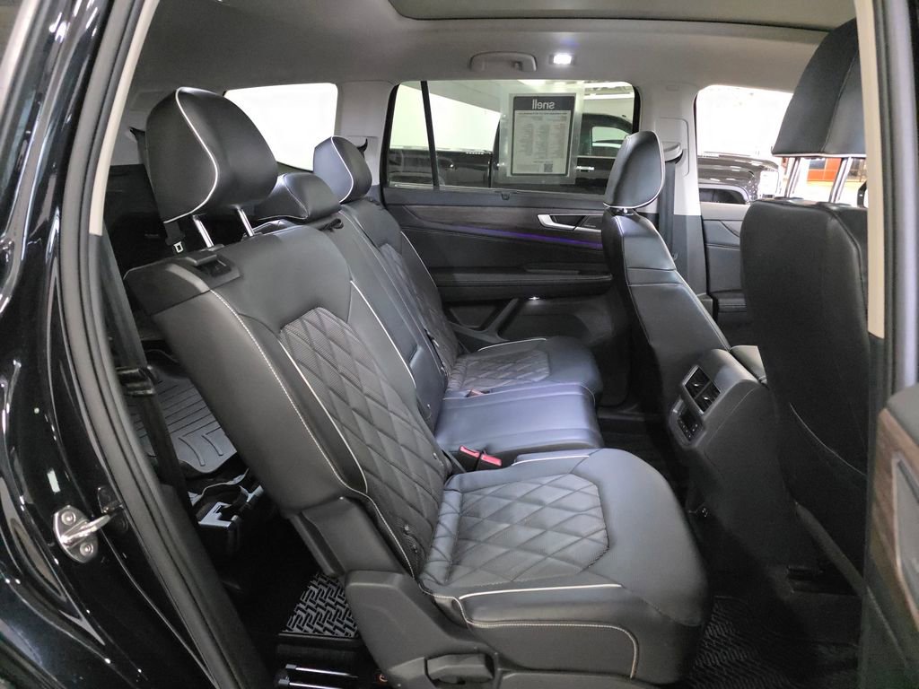 Used 2024 Volkswagen Atlas SEL Premium R-Line image 13