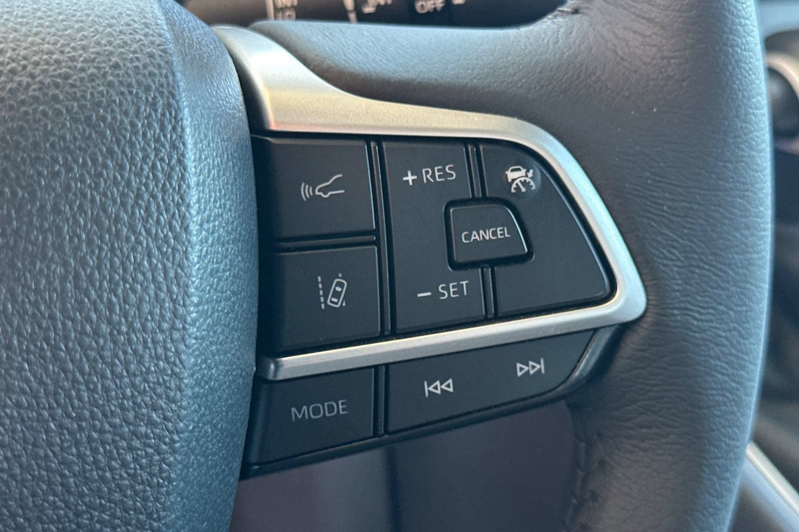 Used 2025 Toyota Sienna XLE FWD image 29