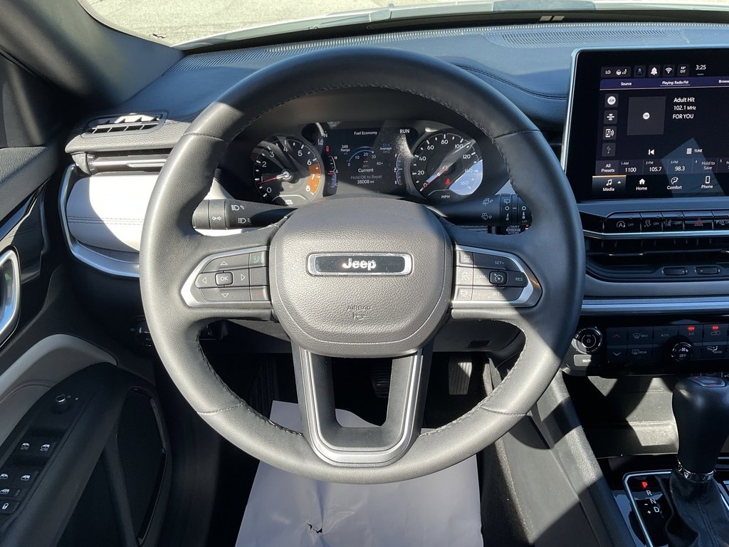 Used 2024 Jeep Compass Limited image 11