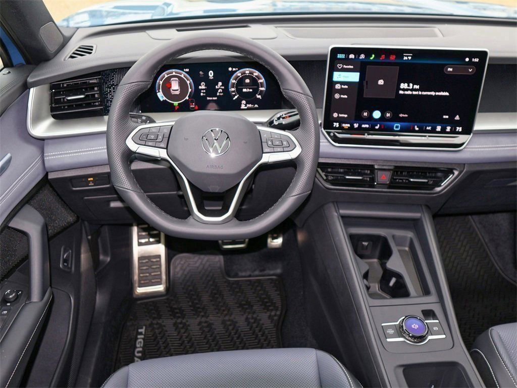 New 2026 Volkswagen Tiguan SE R-Line AWD/4WD image 18