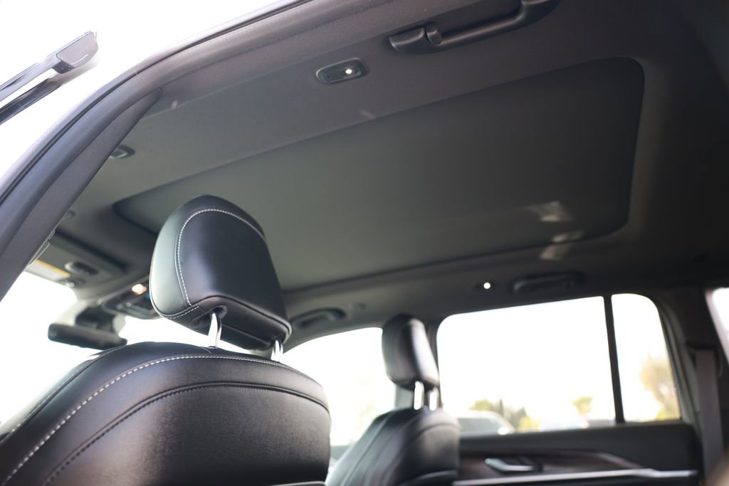 New 2025 Jeep Grand Cherokee Limited w/ Black Appearance Package image 31