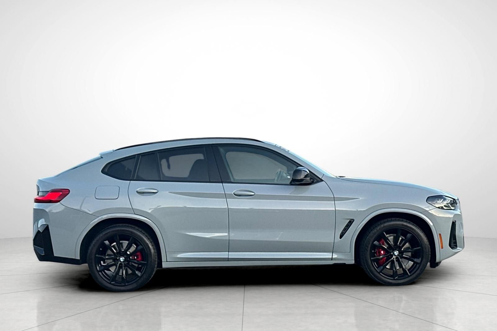 Used 2024 BMW X4 M40i image 23