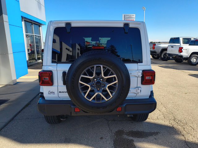 Used 2025 Jeep Wrangler Unlimited Sahara AWD/4WD image 4