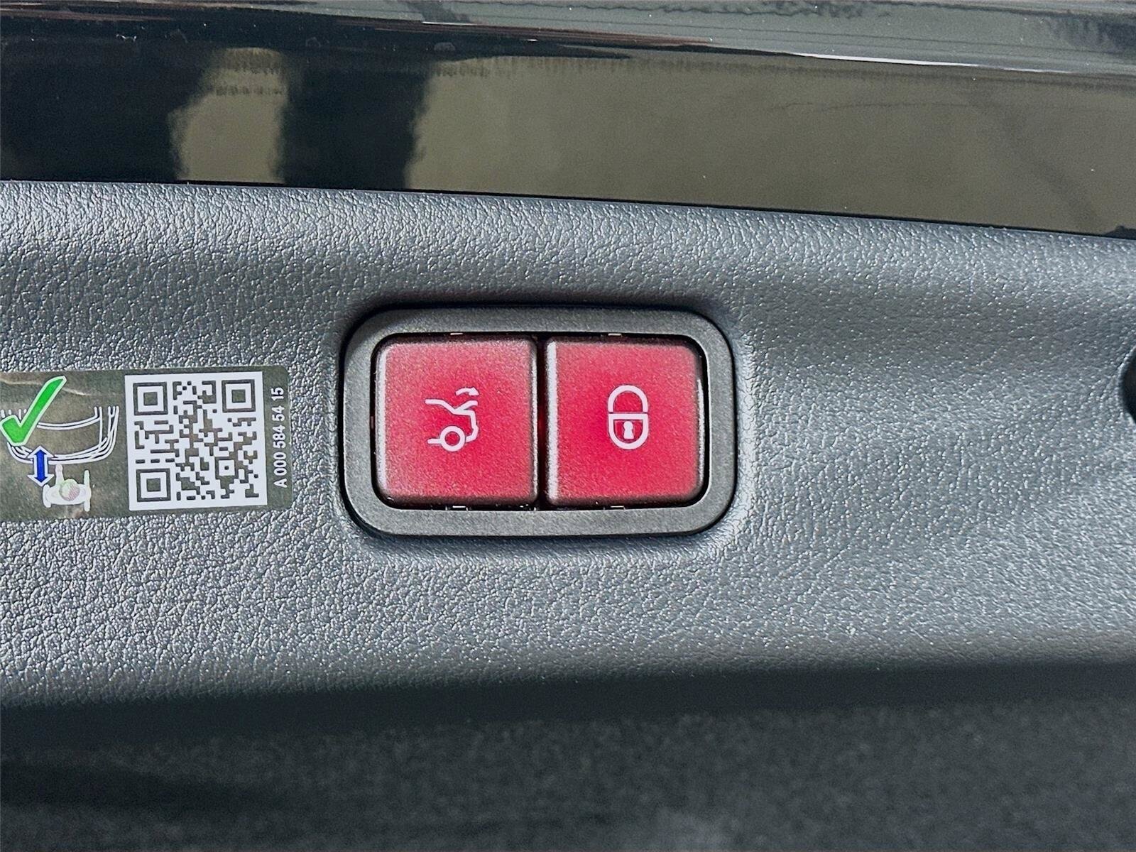 Used 2026 Mercedes-Benz C 300 4MATIC Sedan image 6