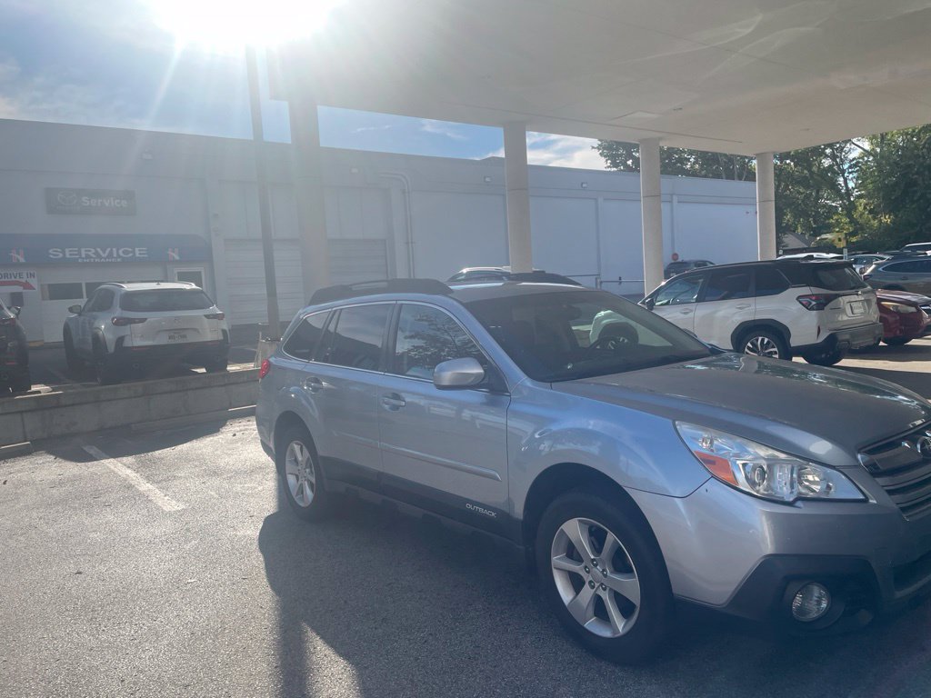 Used 2013 Subaru Outback 2.5i Premium AWD/4WD image 6