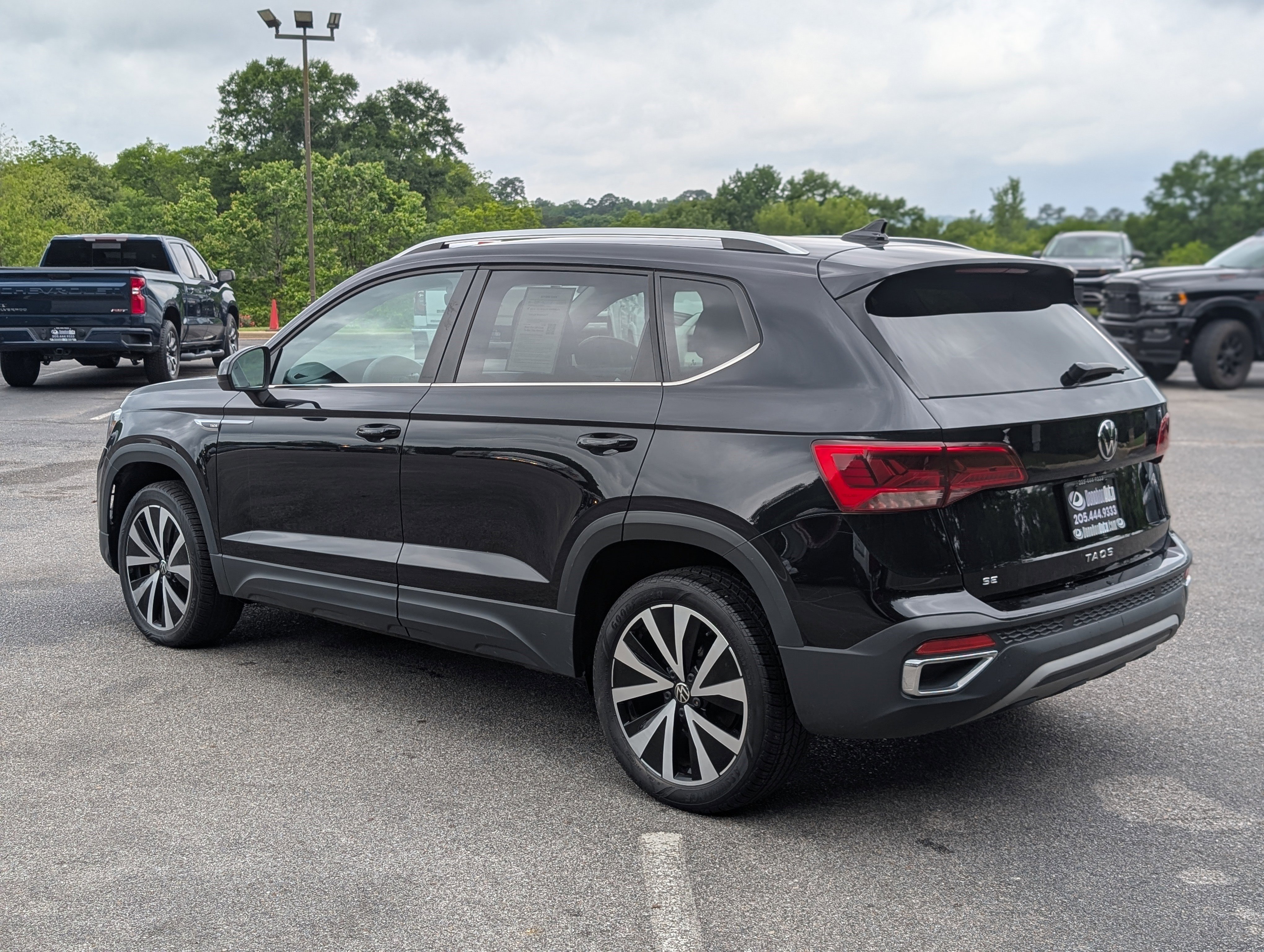 Used 2024 Volkswagen Taos SE FWD image 7