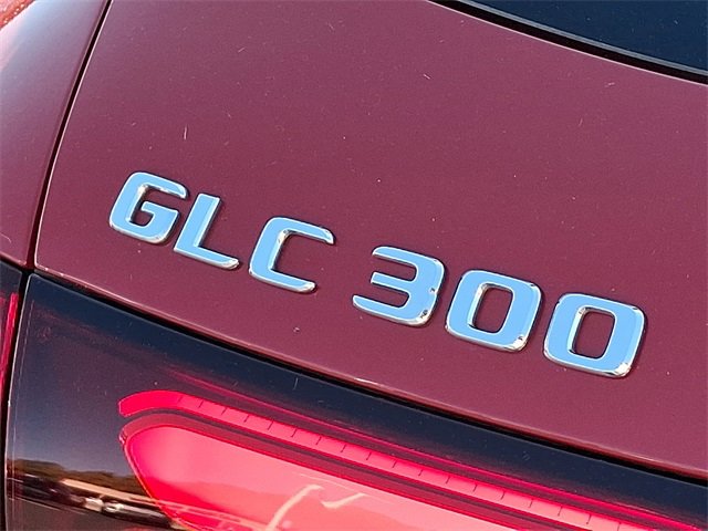 Used 2025 Mercedes-Benz GLC 300 4MATIC image 32