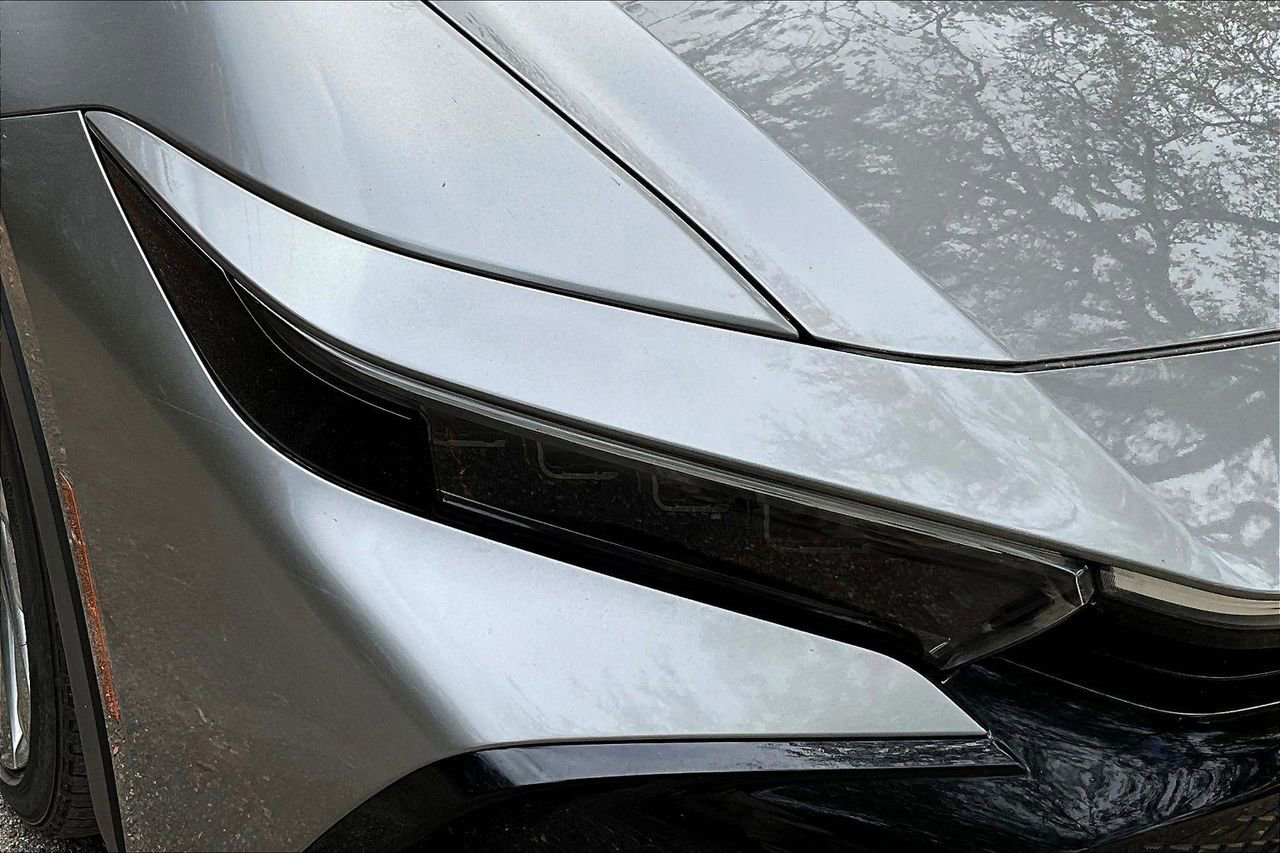 Used 2025 Toyota Crown Limited w/ Advanced Technology Package AWD/4WD image 33