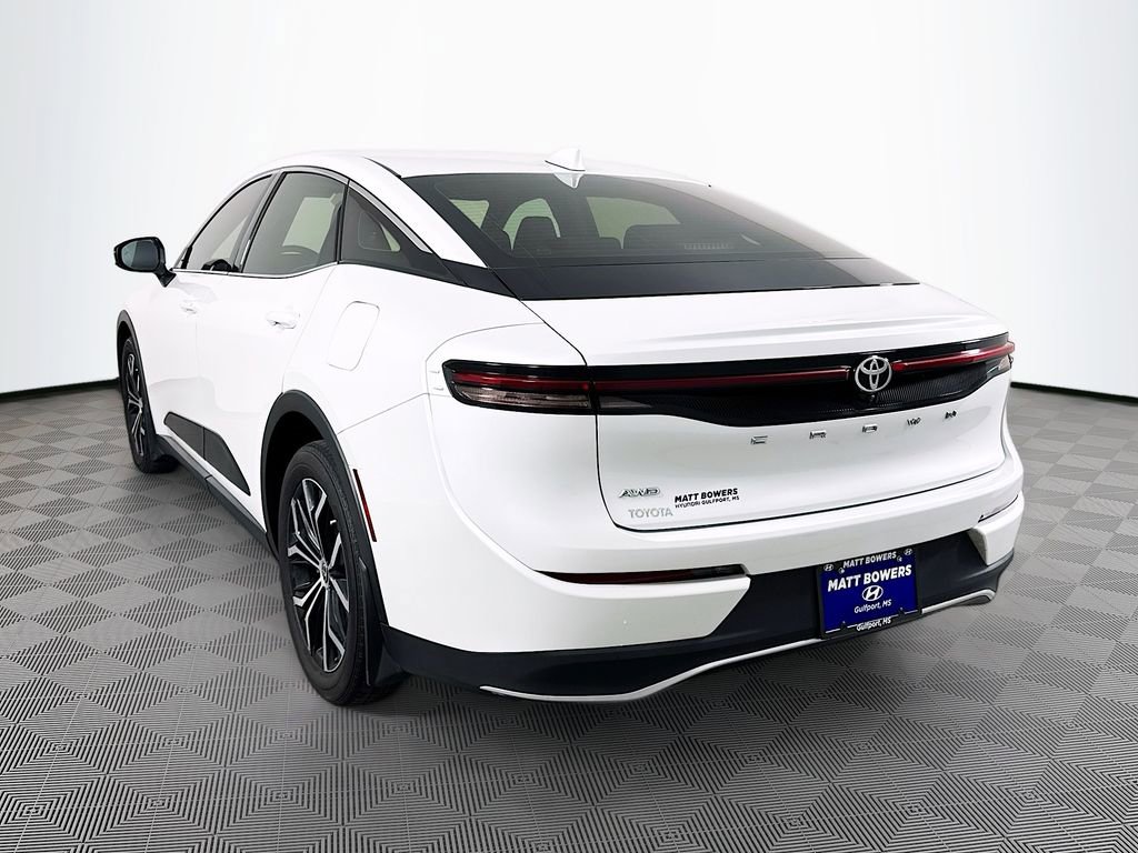 Used 2023 Toyota Crown XLE image 7