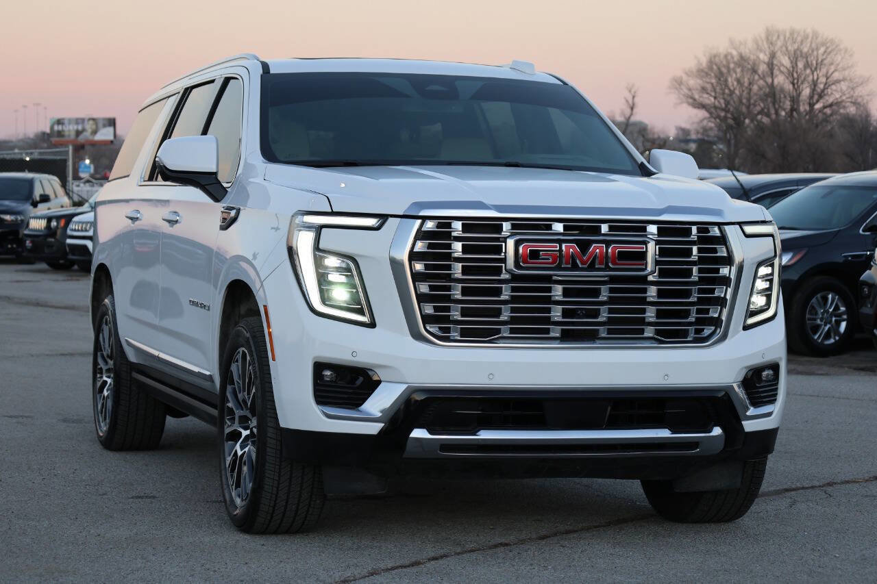 Used 2025 GMC Yukon XL Denali w/ Sun & Power Step Package image 4