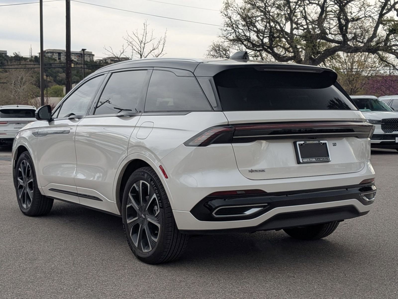 Used 2025 Lincoln Nautilus Reserve image 5