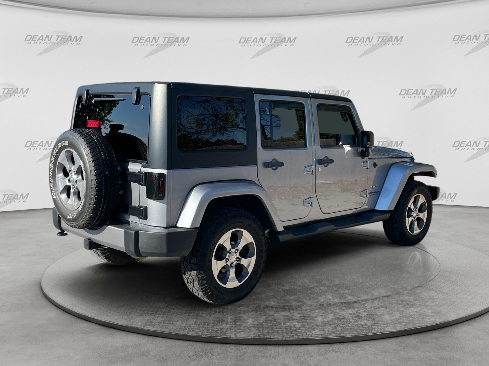 Used 2017 Jeep Wrangler Unlimited Sahara w/ Connectivity Group AWD/4WD image 7