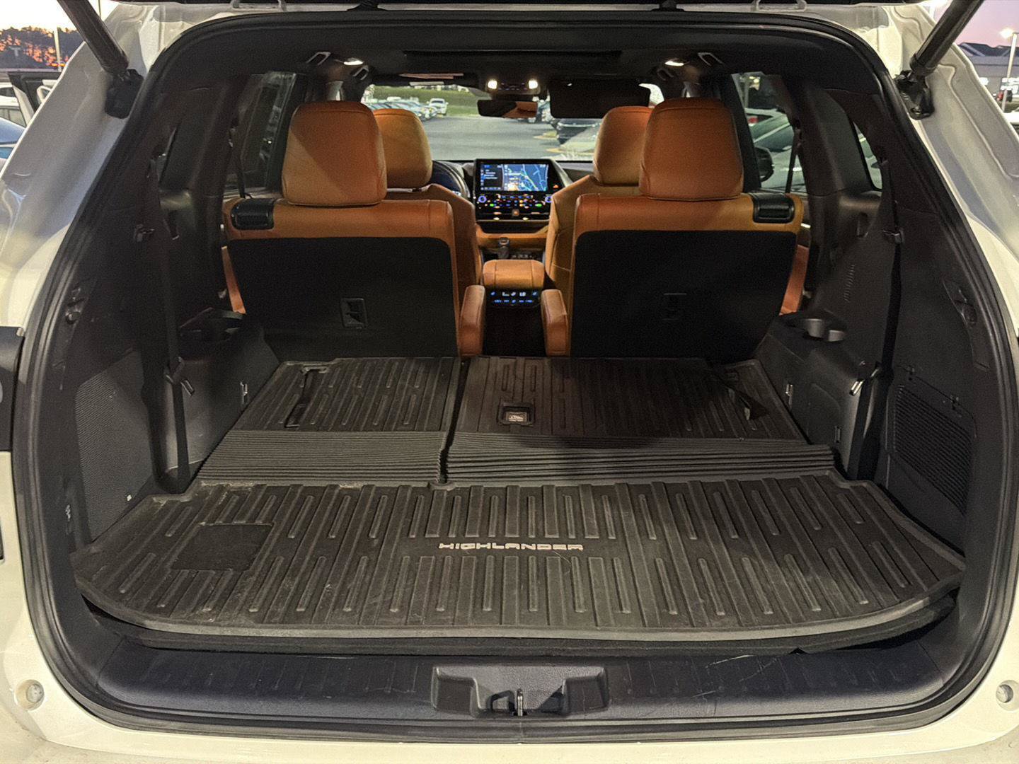 Used 2020 Toyota Highlander Platinum FWD image 37