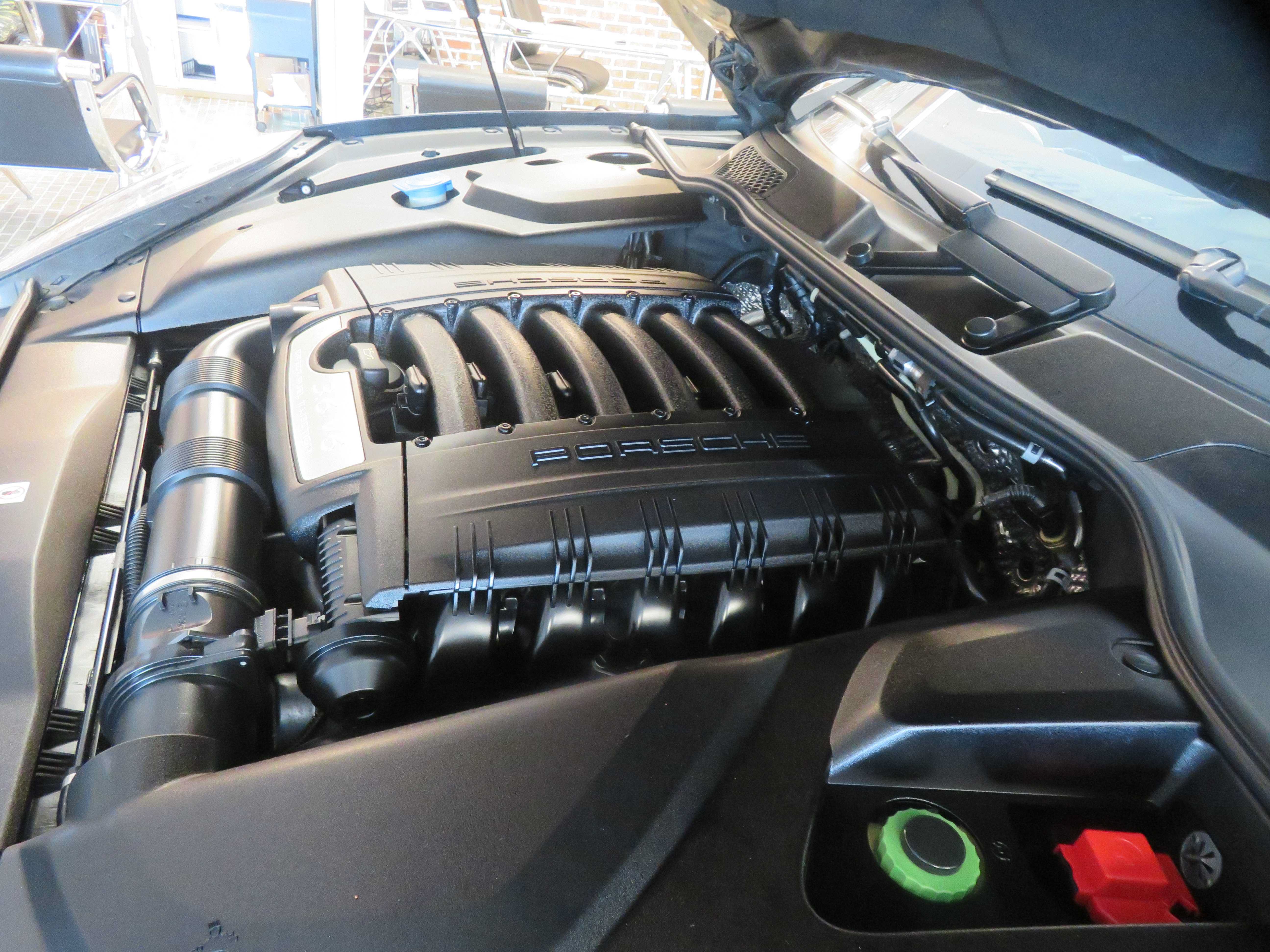 Used 2016 Porsche Cayenne AWD/4WD image 58
