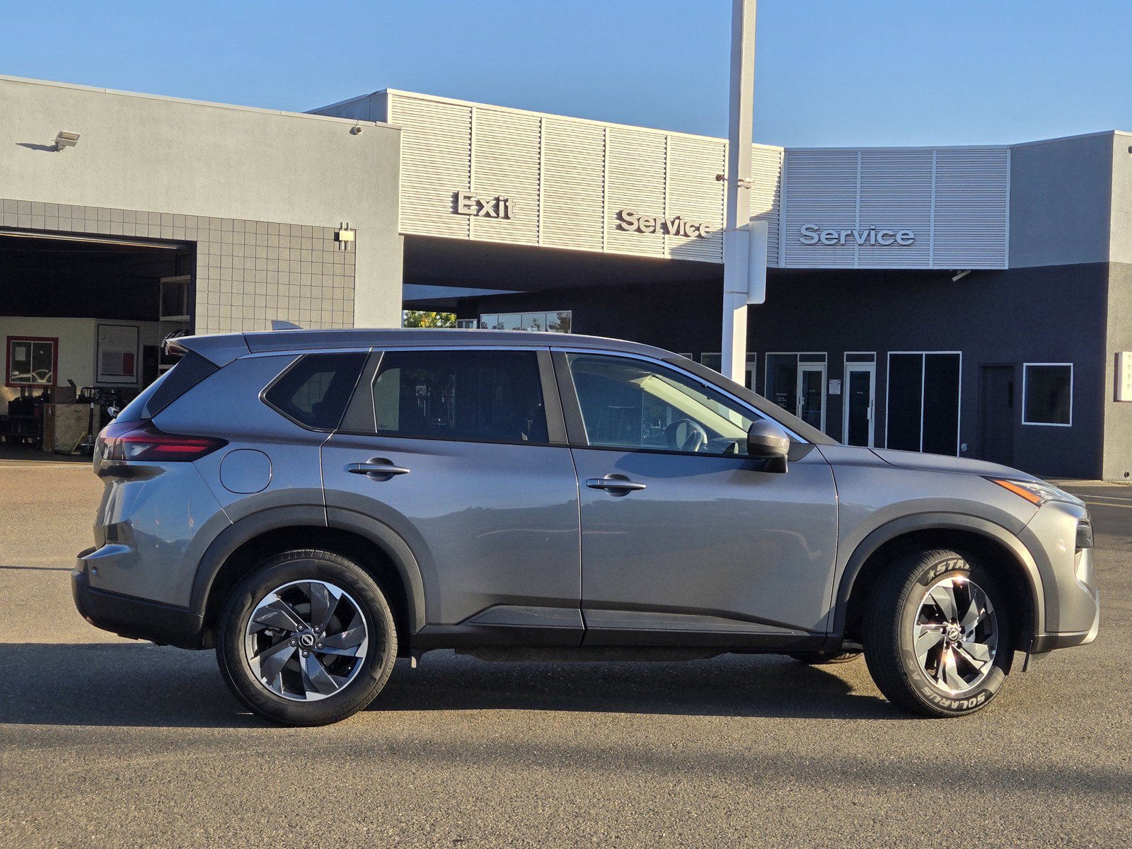 Certified 2025 Nissan Rogue SV AWD/4WD image 3