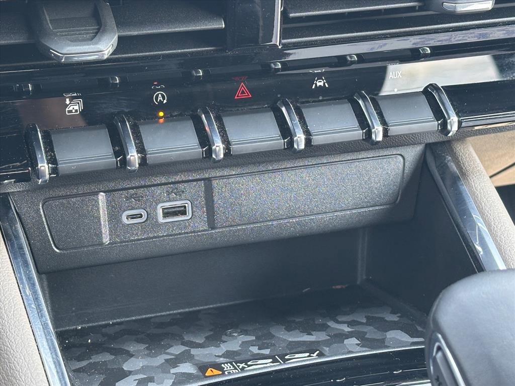 Used 2025 GMC Canyon Denali image 27